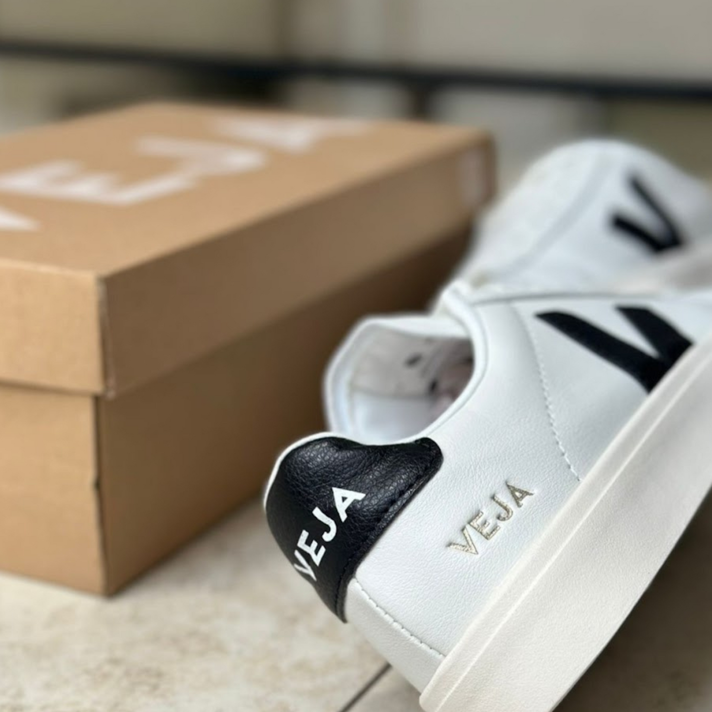 VEJA Campo White